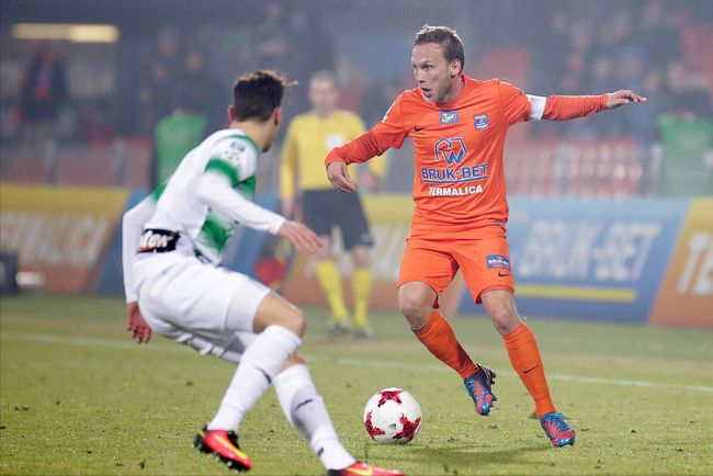 上演了一场 上演了一场